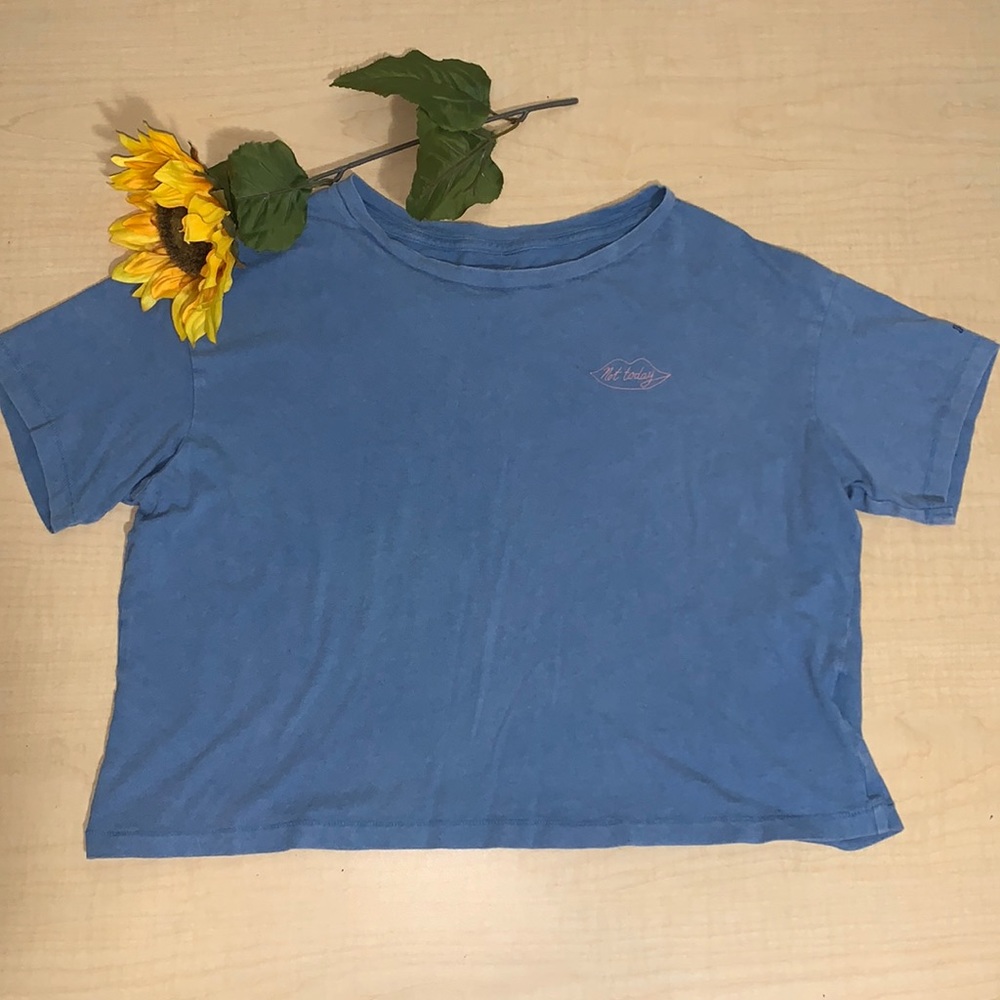 VS cropped tee